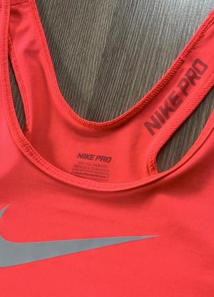 Женская спортивная тренировочная беговая майка nike pro5 фото