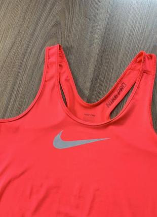 Женская спортивная тренировочная беговая майка nike pro4 фото