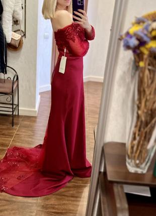 Шикарное новое красное платье со шлейфом для фотосессии7 фото