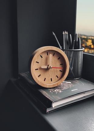 Дерев'яний настільний годинник. мінімалістичний годинник.1 фото