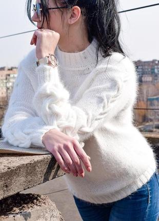 Білосніжний пухнастик basic_sweater_скосами з найніжнішої і мягусенькой angora 50%7 фото