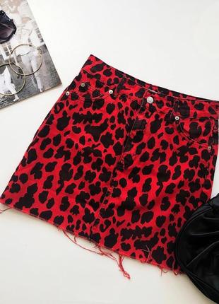 Крутая короткая джинсовая юбка с высокой посадкой в леопардовый принт красный леопард6 фото