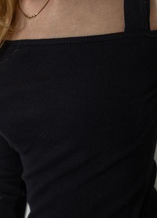 Водолазка в рубчик с открытыми плечами кофта гольф