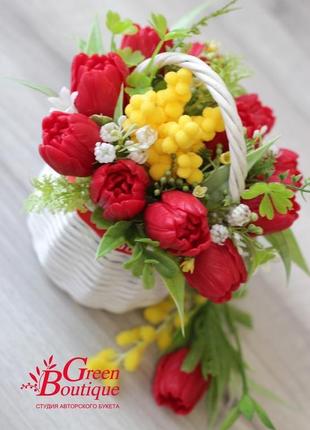 Букет красных тюльпанов из мыла в корзинке2 фото
