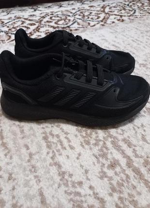 Фирменные текстильные кроссовки