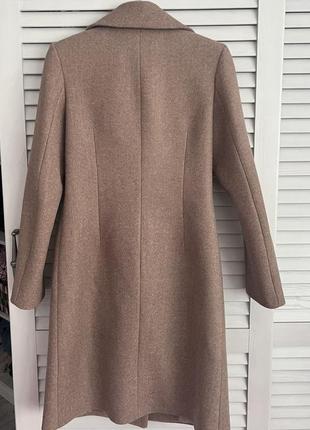 Пальто женское бежево-коричневого цвета.4 фото
