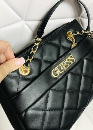 Монохромна чорна стьобана сумка guess mattia4 фото