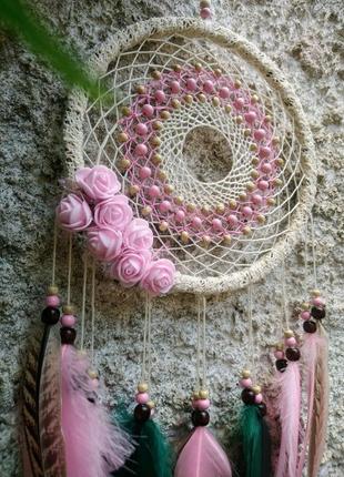 Оригинальный нежный розовый ловец снов с натуральными перьями.3 фото