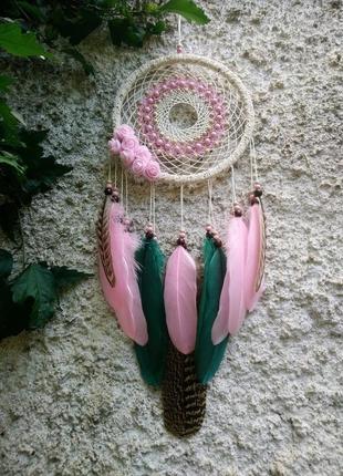 Оригинальный нежный розовый ловец снов с натуральными перьями.4 фото