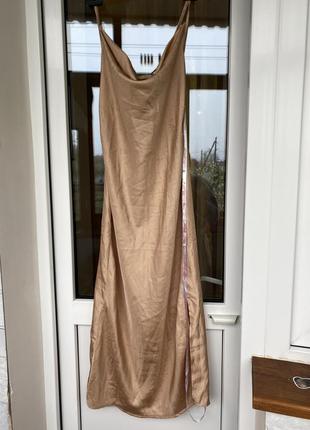 Шикарное  атласное сатиновое платье в бельевом стиле с вырезом-хомутом и перекрестными бретелями на спине длины мидакси5 фото