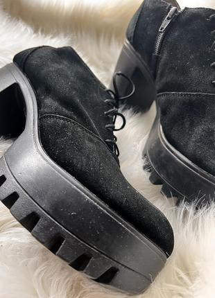 Женские черные ботильоны ботинки на каблуке сапожки на тракторной подошве сапоги4 фото