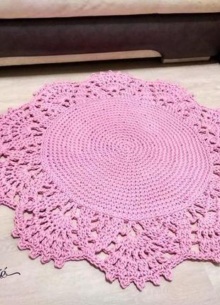 Розовый вязаный коврик, диаметр 95 см,  практичный, долговечный, гипоаллергенный2 фото