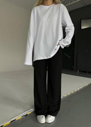 Базовый женский лонгслив свободного кроя с длинным рукавом черный6 фото