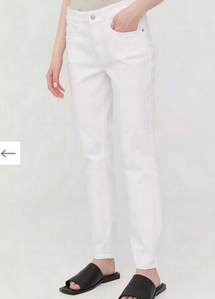 Белые штаны джинсы hugo boss