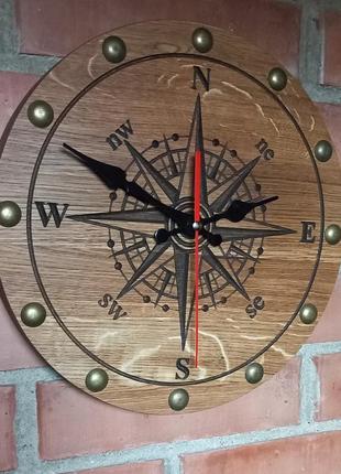 Часы из натурального дерева " компас"1 фото