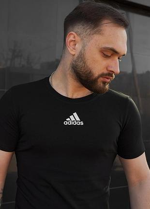 Мужская футболка adidas лого по центру