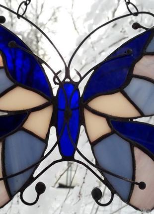 Вітражна підвіска на вікно «метелик», техніка тіффані. метелик маленький ловець сонця1 фото