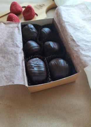 Сублимированная клубника в бельгийском темном шоколаде, 6 штук,50 грамм2 фото