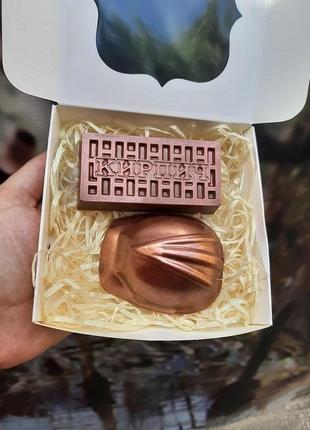 Подарочный набор для строителей "каска и кирпич" из бельгийского шоколада1 фото