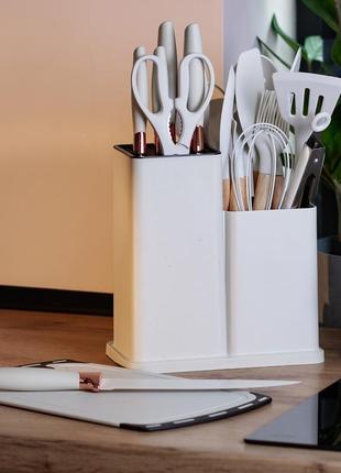 Набір кухонного приладдя на підставці 19 штук кухонні аксесуари з силікону з бамбуковою ручкою білий2 фото
