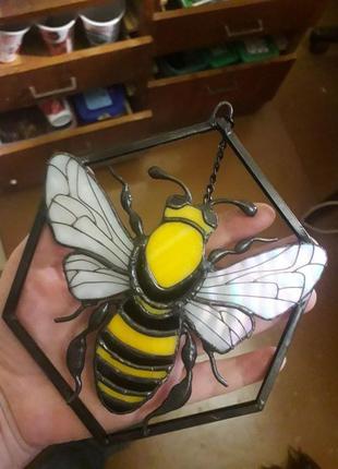 Декоративний вітраж - бджола на соте4 фото