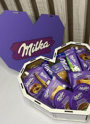 Подарунковий бокс milka в дерев'яній коробці у формі серця на день народження3 фото