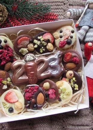 Новорічний шоколадний набір руної роботи"2023 рік", 220 грам