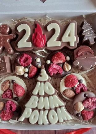 Новогодний шоколадный набор ручной работы truffle bro "з новим роком 2024 " 240 грамм1 фото