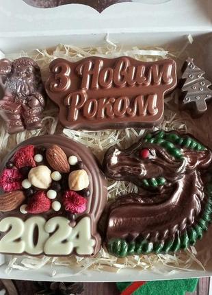 Новогодний шоколадный набор ручной работы truffle bro "з новим роком 2024 рік дракона" 220 грамм