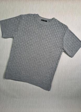 Стильная мужская футболка