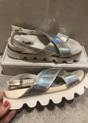 Босоножки перломутр