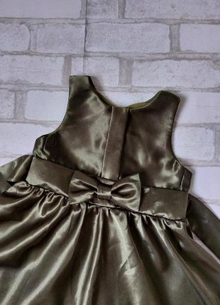 Нарядное платье на девочку зеленое цвета хаки3 фото