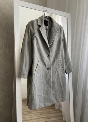 Сіре пальто на весну new look