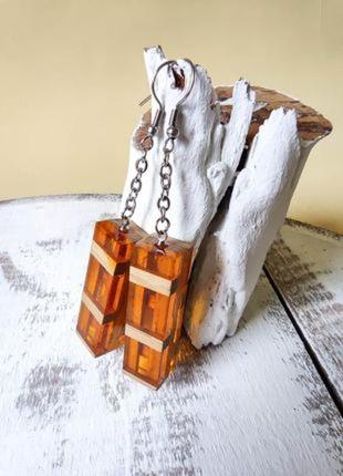 Длинные серьги ручной работы из смолы и дерева,  стильные серьги на цепочке в подарок девушке2 фото