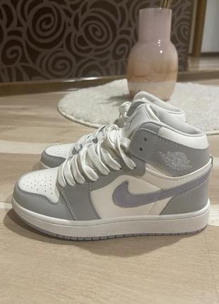 Кроссовки в стиле nike air jordan.1 фото