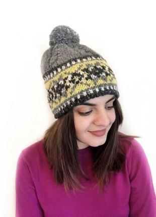 Вязана зимова шапка біні з помпоном в норвезькому стилі1 фото