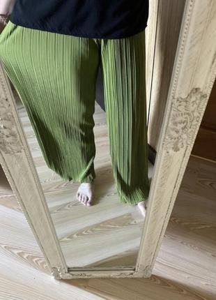Новые модные тонкие широкие брюки плиссе на резинке 52-54 р5 фото