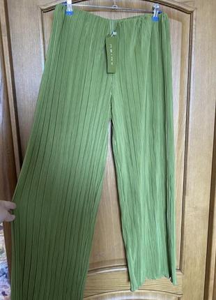 Новые модные тонкие широкие брюки плиссе на резинке 52-54 р2 фото