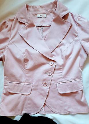 Жакет светло- сиреневого цвета с коротким рукавом от бренда orsay