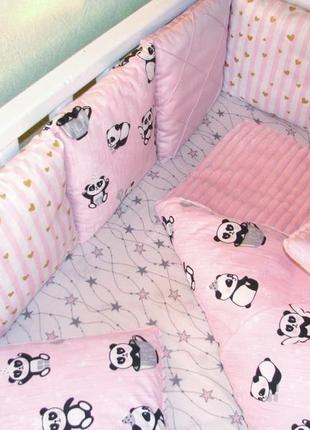 Комплект в дитяче ліжечко "панди": бортики, плед-конверт, подушка, простирадло на гумці1 фото