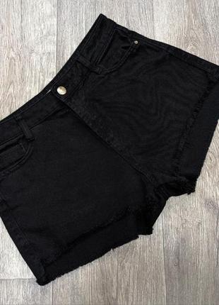 Ідеальні чорні джинсові шорті від  stradivarius