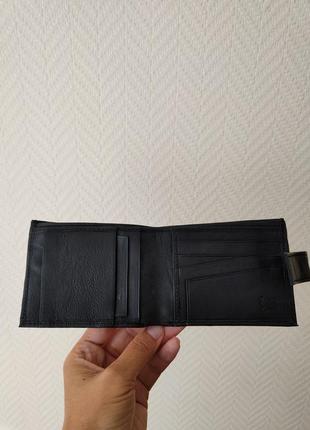 Черный кожаный кошелек портмоне