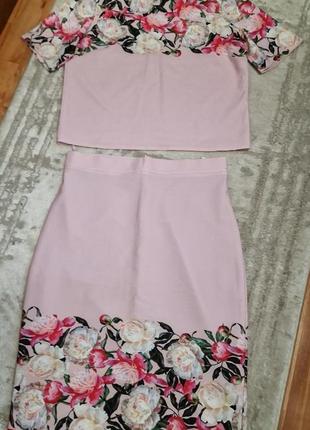 Дуже стильний і нарядний костюм 46-48 розмір