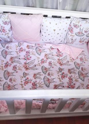 Комплект бортиків в дитяче ліжечко "лебеді і балерини"4 фото