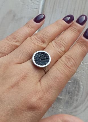 Кольцо  со вставкой кожи игуаны1 фото
