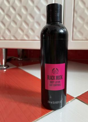 Молочко для тела the body shop black musk