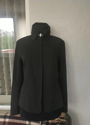 Брендовая , изысканная ,чёрная куртка.оригинал.1 фото