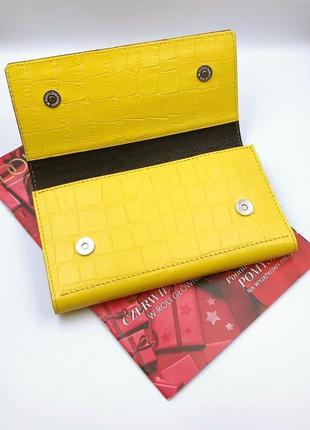 Шкіряний жіночий гаманець з орнаментом5 фото