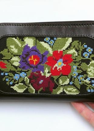 Шкіряний жіночий гаманець з вишивкою2 фото