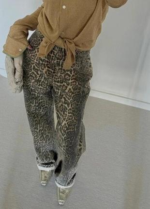 Женские джинсы в леопардовый принт5 фото